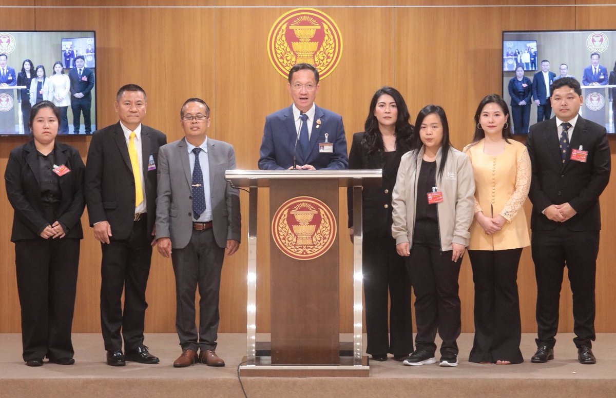 ยื่นแก้กฎหมายสถานพยาบาล ลดปัญหาค่ารักษาแพง

กมธ. อุตสาหกรรม #สภาผู้แทนราษฎร เสนอยื่นแก้ไขร่างพระราชบัญญัติสถานพยาบาล มีการพูดคุยและประชุมหลายครั้งกับ คุณหมอ สภาผู้บริโภค กระทรวงสาธารณสุข และธุรกิจประกันสุขภาพ