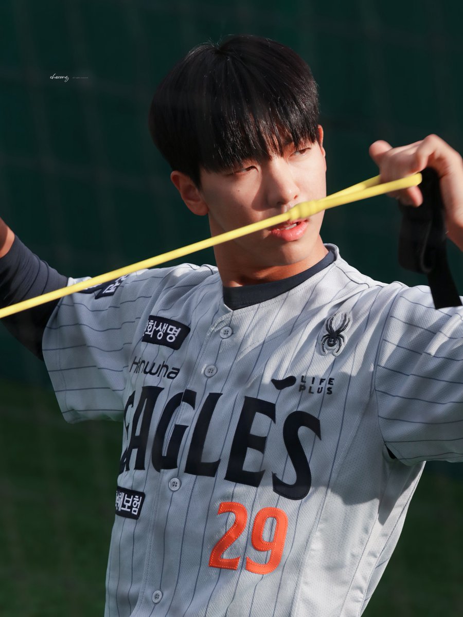 cha_cong2's tweet image. #한화이글스 #황준서

오후 6시 햇살 좋은 계절
