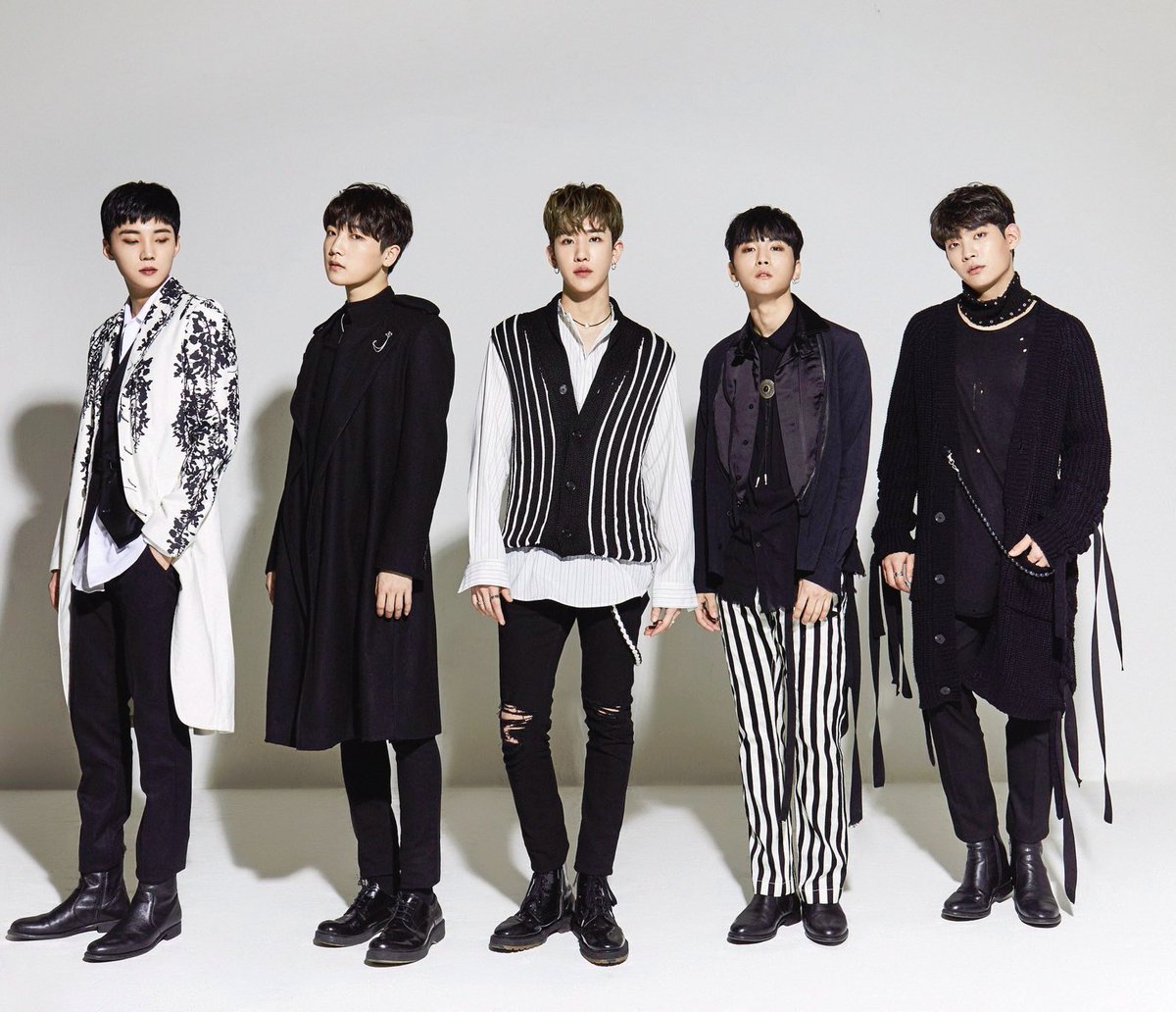 koreansales_twt's tweet photo. 🇰🇷 Best-selling Groups Debuted in 2013 (until June 30th, 2025)
1. #BTS — 40,679,314 copies
2. #INFINITE_H — 141,588 copies
3. #HISTORY — 57,715 copies
4. #XENO_T — 45,574 copies
5. #TARA_N4 — 28,360 copies
6. #LADIESCODE — 17,738 copies
7. #BoysRepublic — 11,306 copies
8. #uBEAT — 9,060 copies
9. #BESTie — 9,045 copies
10. #SPEED — 8,001 copies