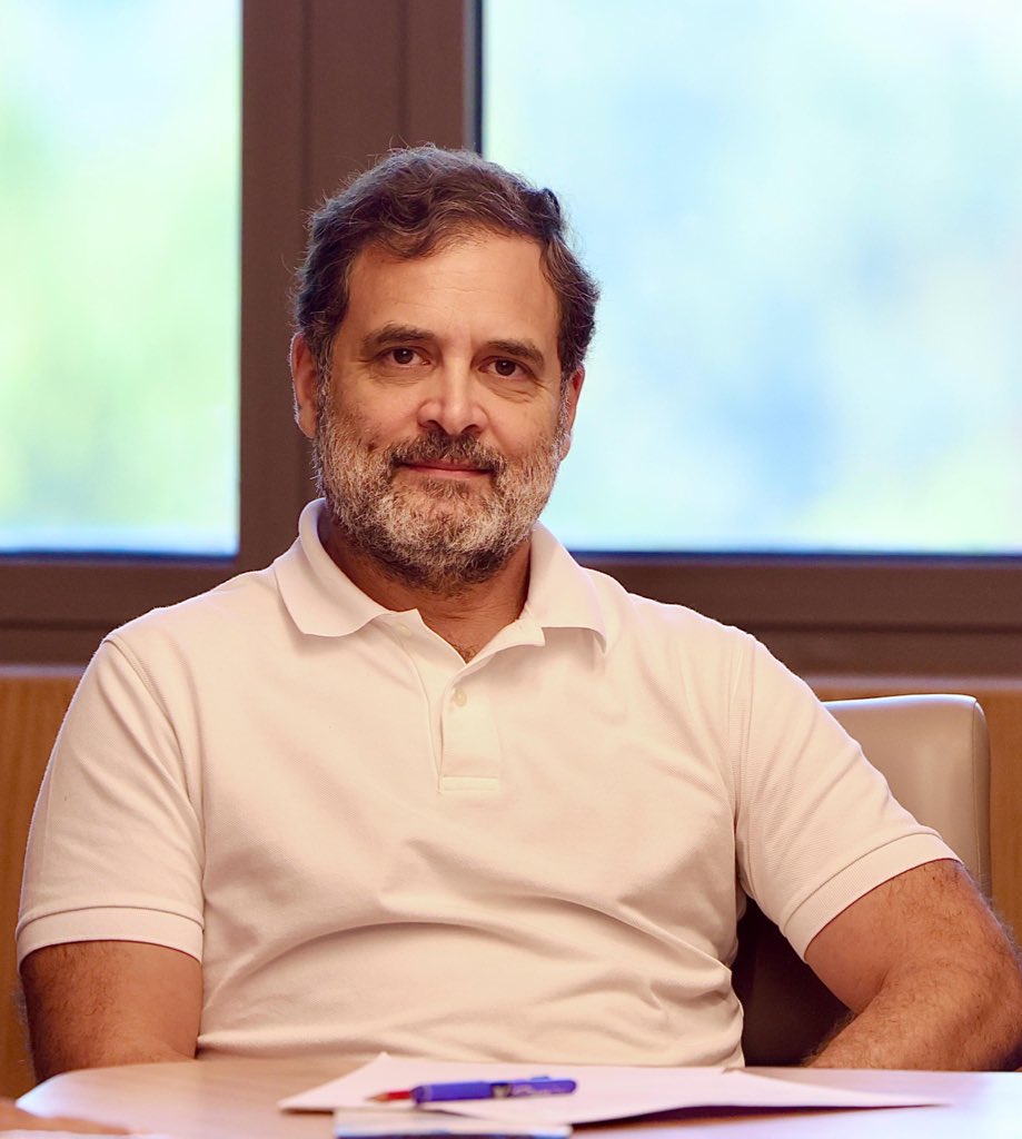 आपको क्या लगता है...ये नेता पीएम बनने की योग्यता रखता है ?