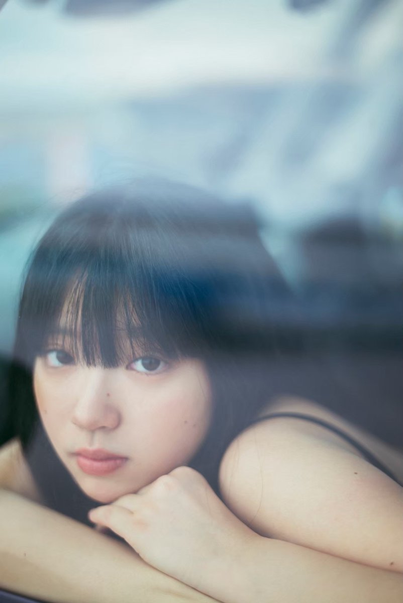 「被写体として撮影時に考えていることはたくさんありますが、相手の撮りたいものに寄り添いながら、自分らしさも出すということを大切にしています。そして、気持ちを合わせるために、対等であることを意識しています。」── 朝日奈まお
genic-web.com/articles/94071…