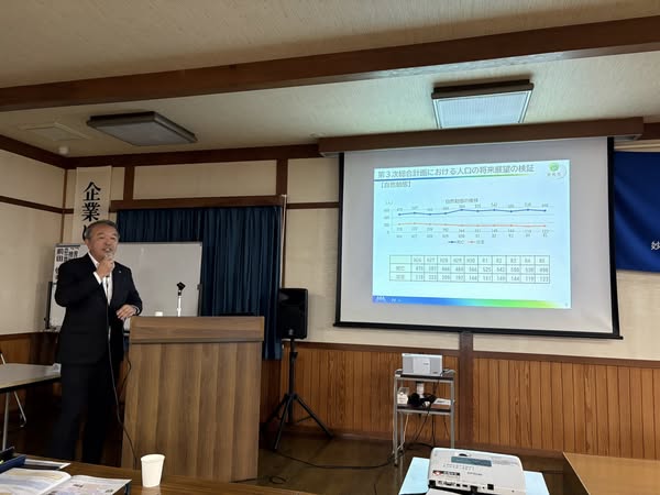 umetani_m's tweet image. 妙高市倫理法人会のモーニングセミナーに参加させていただきました。
講話者は、妙高市の城戸陽二市長。テーマは「第4次妙高市総合計画」＆「マウンテンリゾート構想」について。
地域資源を活かした未来へのビジョンに、力強さと希望を感じる内容でした。
これからの妙高市、ますます目が離せません。