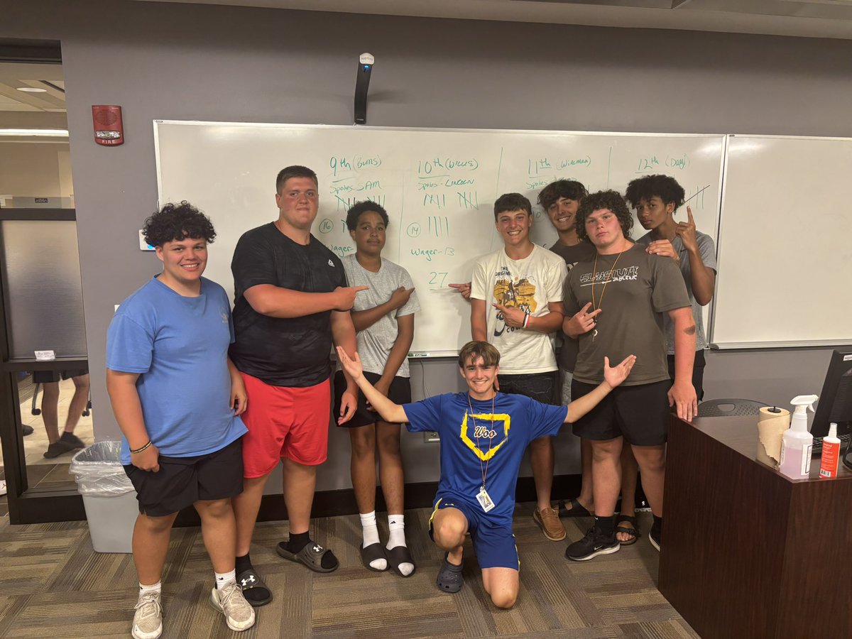 woogeneralsfb's tweet image. Day 2 in the 📚
Breakfast: ✅
Practice: ✅
Special Teams Meeting: ✅
Lunch: ✅
4 Team 7 on 7: ✅ (Won all 3 games)
Dinner: ✅
Film Review:✅
Team Building Game: ✅
S/O to our Sophomore class for winning the grade level team competition tonight. Thank you Coach V for the 🍕