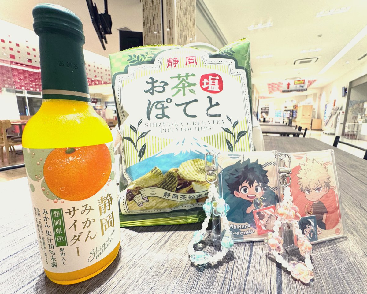 sheeeeeeep62's tweet image. イベント帰りに連れと寄ったしzおかSA色んな💚🧡カラー売ってて美味しくてすごく良かった🗻イベント次は2月に出れたらいいな