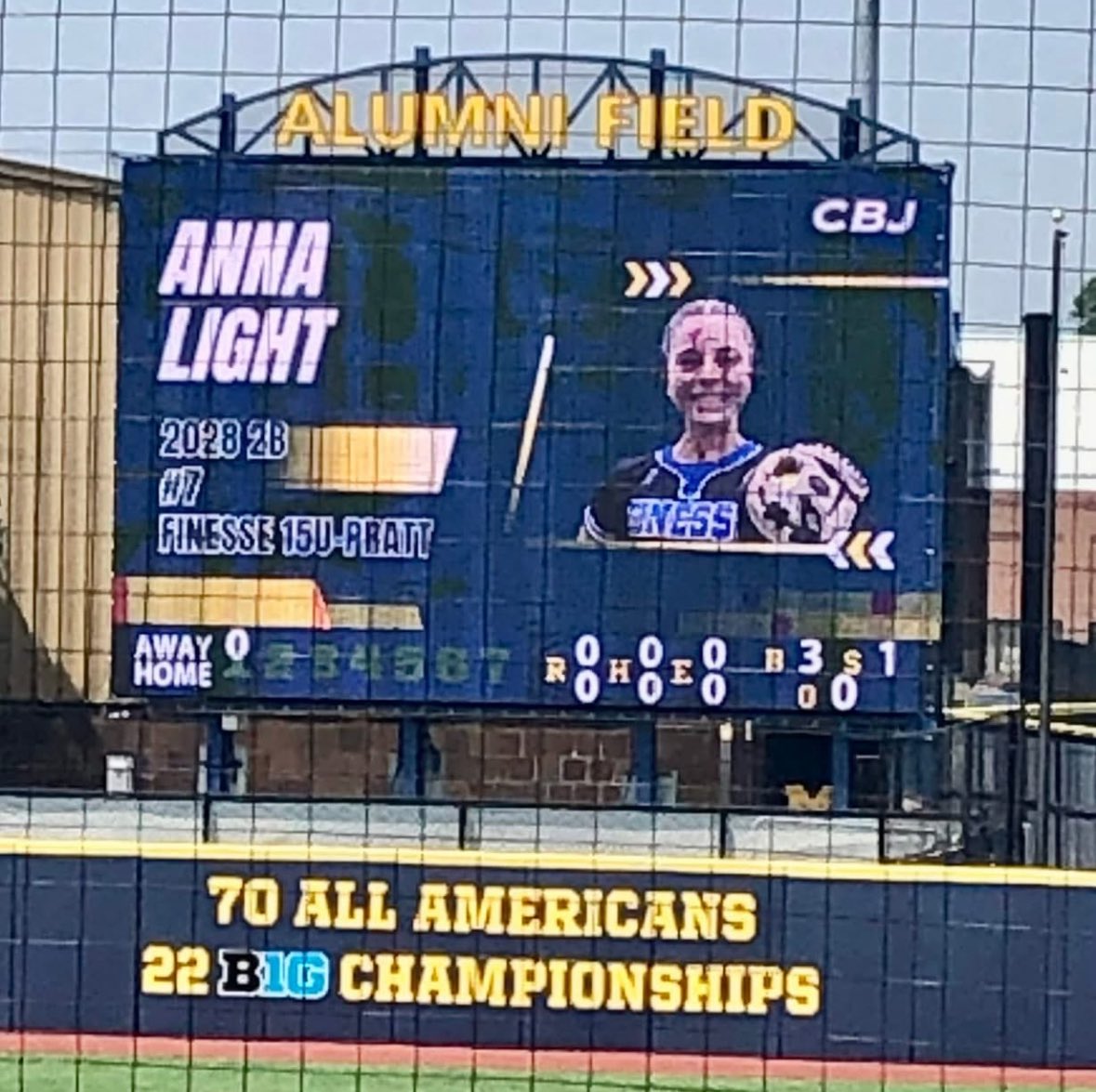 So proud of two of our superstars who participated at the College Bound Jocks D1 Uncommitted Games at U of M today! They played great and represented us so well! Great job ladies, I’m so proud of you.
