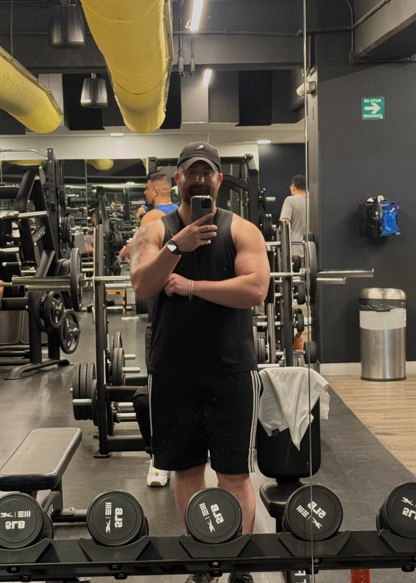 PapiChuloGrim's tweet image. -3.5 pounds of fat
+0.5 pounds of muscle
In 6 weeks
All while working a new job, actively investing, having a social life and, of course, having a couple cold ones
Don’t let anyone tell you that you can’t have it all, to live in charts
All that matters is how bad you want it