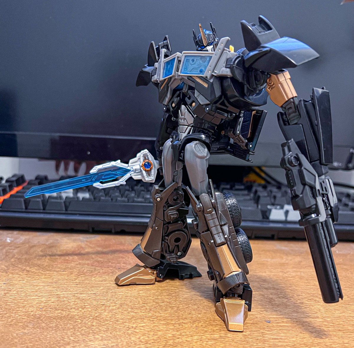 The Dark Guard rises. 

Phenomenal mold. Maybe one of the best mainline Prime molds ever?