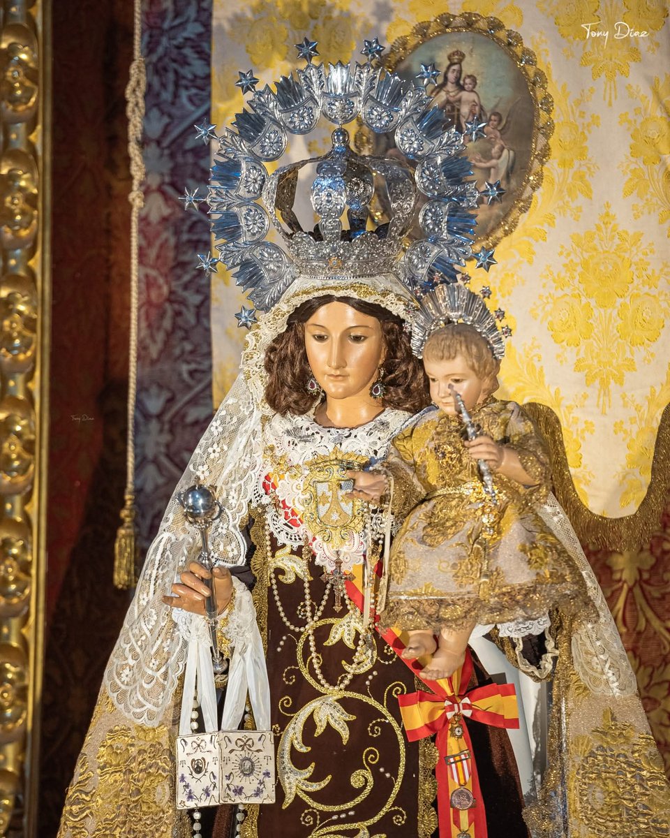 ¡Ya es 16 de Julio! – Día de la Virgen del Carmen. 🤎

Comienza un nuevo día en Linares, y no es uno cualquiera. Es el día de Nuestra Madre del Carmen.

Muchos corazones ya velan con fe. Algunos con promesas, otros con agradecimientos.