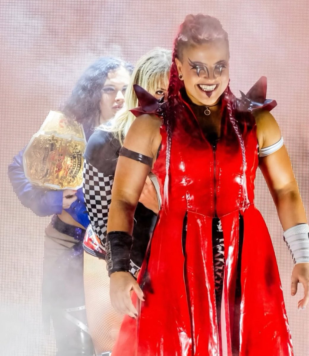 <a href="/ZariaWWE_/">ZARIA</a> looks like the kid in class who was waaaayyyyyy to excited to be the line leader 

📸 : <a href="/ECBITW/">Esteban Cardenas</a> 

#wwenxt