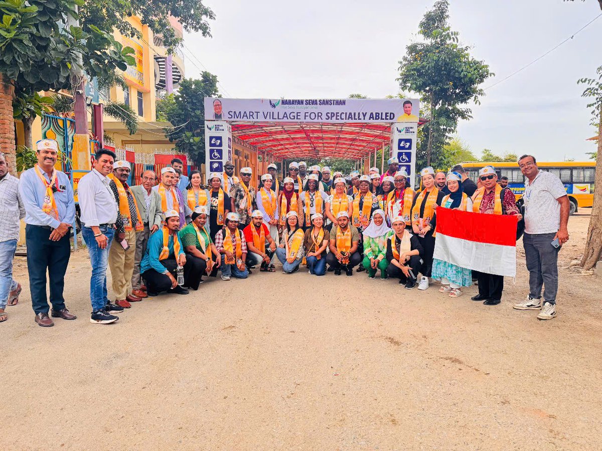 AmbHanoi's tweet image. Bà Hoàng Thị Thanh Hòa, Giảng viên, Đại học Quốc gia Hà Nội, đã hoàn thành chương trình phát triển chuyên môn về "Đào tạo kinh doanh, quản lý tri thức và nghiên cứu chính sách" tại Viện Phát triển Doanh nghiệp Ấn Độ từ ngày 3-16/7/2025. Đây là một trong nhiều…