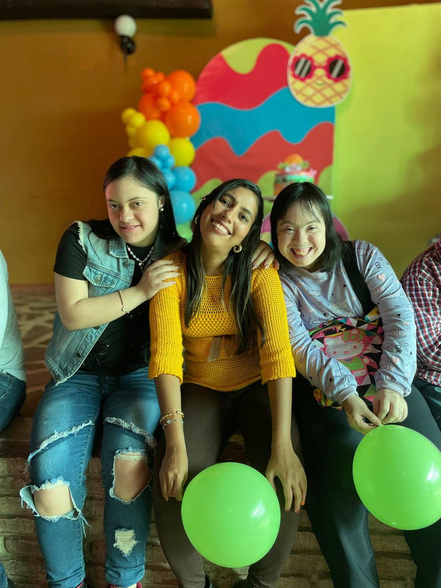 gainetp's tweet photo. Mi alegría, verlos sonreír, ya es suficiente para mi, mis niñas hermosas de la Fundación @mundodownvzla https://t.co/eUdErQlgoe