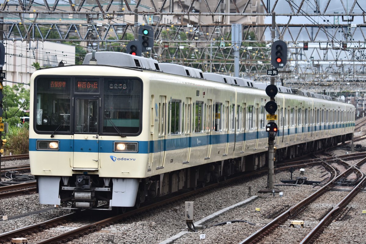 EXPYEXPY's tweet image. 7/16(水)A20運用 7638レ、回9215レ 8258F
朝の多摩線での運用を終え唐木田まで回送される運用。ダイヤ改正以降初めて撮った。偶然にも残り2編成となった8000形3色LED編成同士の並びも見られた。