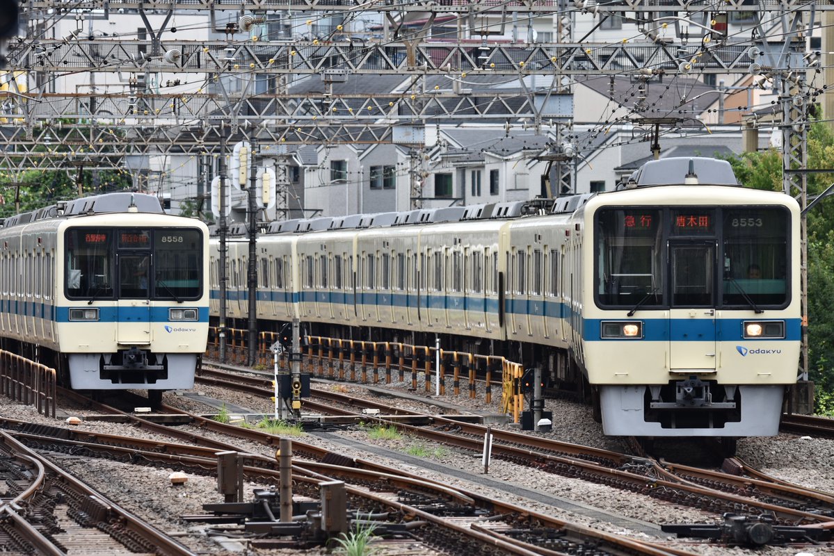EXPYEXPY's tweet image. 7/16(水)A20運用 7638レ、回9215レ 8258F
朝の多摩線での運用を終え唐木田まで回送される運用。ダイヤ改正以降初めて撮った。偶然にも残り2編成となった8000形3色LED編成同士の並びも見られた。