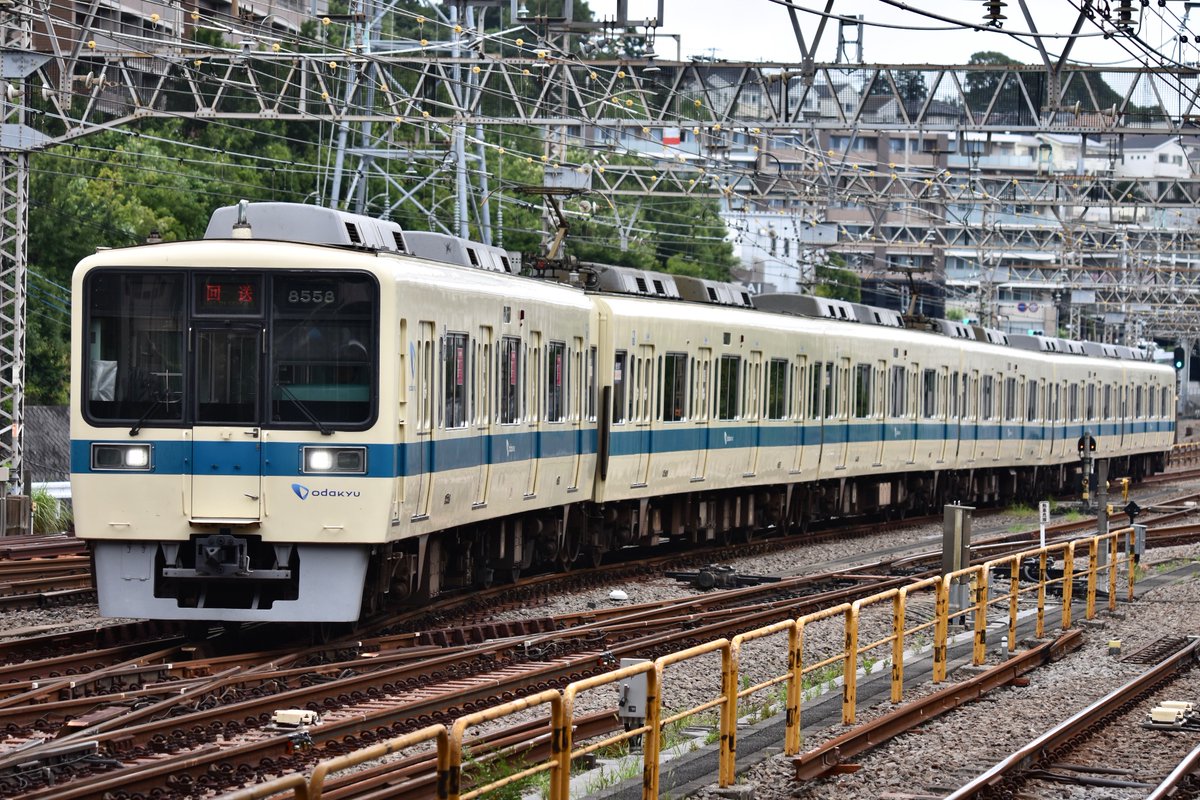 EXPYEXPY's tweet image. 7/16(水)A20運用 7638レ、回9215レ 8258F
朝の多摩線での運用を終え唐木田まで回送される運用。ダイヤ改正以降初めて撮った。偶然にも残り2編成となった8000形3色LED編成同士の並びも見られた。