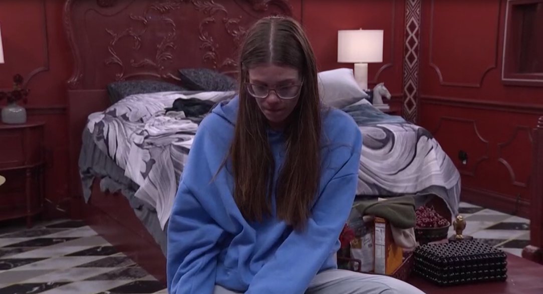 BB_Updates's tweet photo. Kelley- I think I fucked up. I thought I could do something cool, something different, play a little harder, play a little crazier #BB27 https://t.co/ezMKLbYN6e