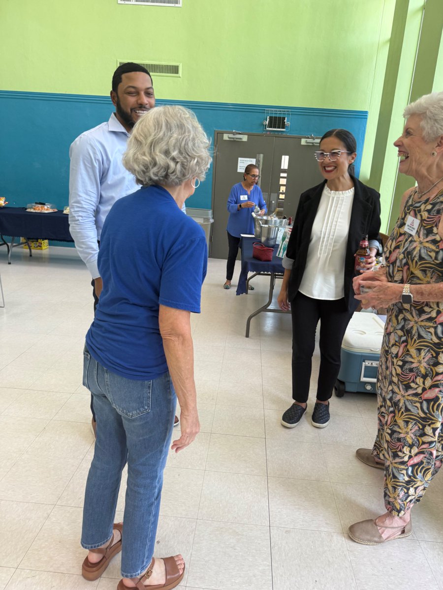 YesPernellD's tweet image. The Roadwomen are doing what leaders do: showing up, organizing, and pushing for a better future. They’re rooted in community, driven by purpose, and focused on the work that matters. This is how change happens: not from the top down, but from the ground up. Proud to stand with…