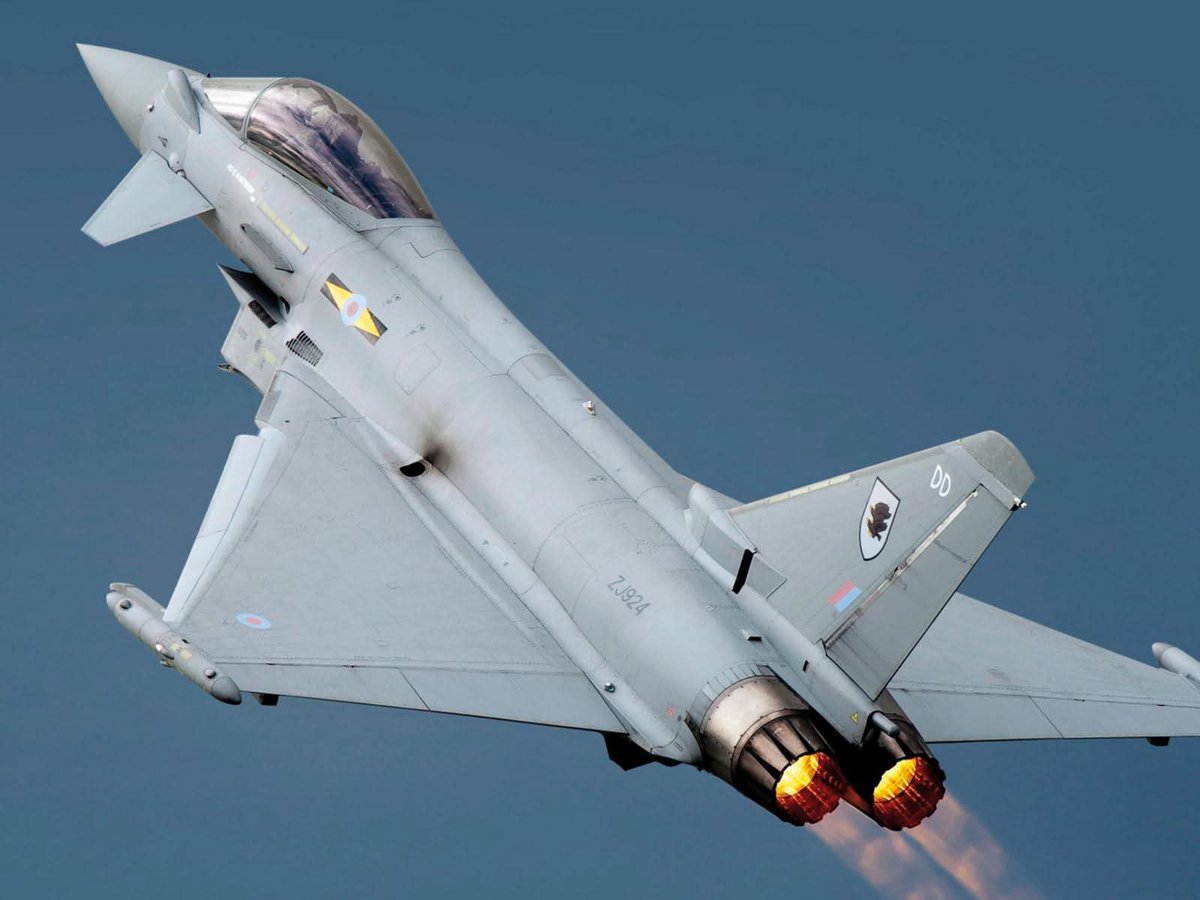 DefenseDtb's tweet image. The EU offered Eurofighter Typhoon multirole combat aircraft to the Bangladesh Air Force in 2020. Later, French defence minister Florence Parly visited Bangladesh and officially offered Dassault Rafale.
Recently Bangladesh Air Force again evaluated Eurofighter under MRCA program
