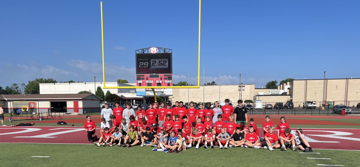 23adamoneill's tweet image. Junior High Summer Athletic Camp is winding down. Thanks to all of our @pottersfootball and @MortonXCTF coaches for pouring into these future Potters Superstars. #WaterTheBamboo 
About 70 strong every morning of the summer!