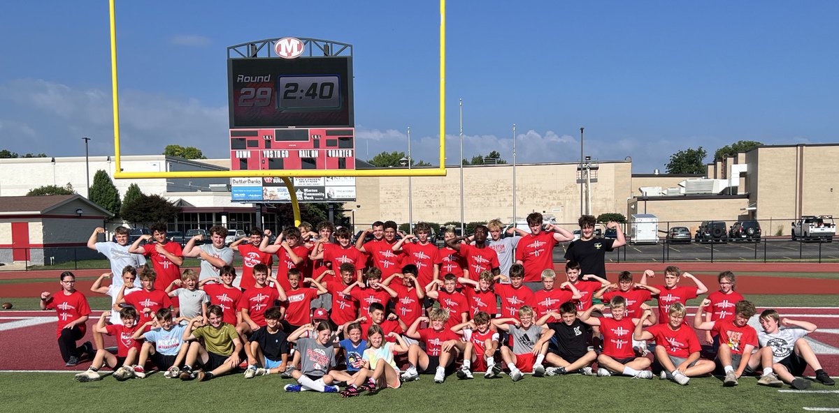 23adamoneill's tweet image. Junior High Summer Athletic Camp is winding down. Thanks to all of our @pottersfootball and @MortonXCTF coaches for pouring into these future Potters Superstars. #WaterTheBamboo 
About 70 strong every morning of the summer!
