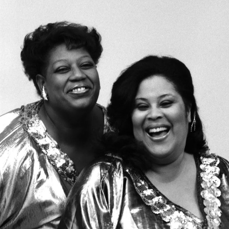 00_injustice's tweet image. izora armstead & martha wash (the weather girls) 🌈🌤☔️