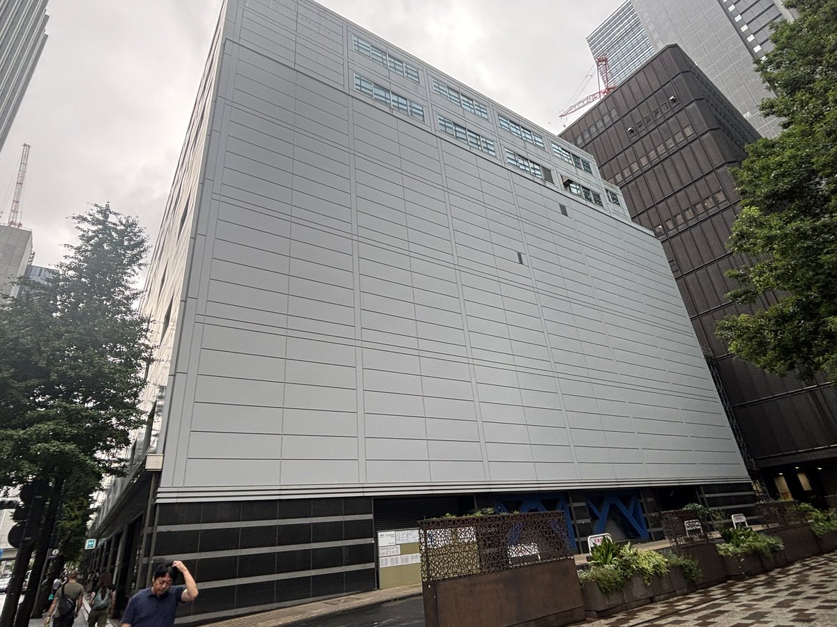 Nコム大手町DC、廃局のはずだけど、まだ解体が本格化してないのね。
まだ働いてる人いそうだったし。
標識だと来年八月までに解体のようだけど、、、