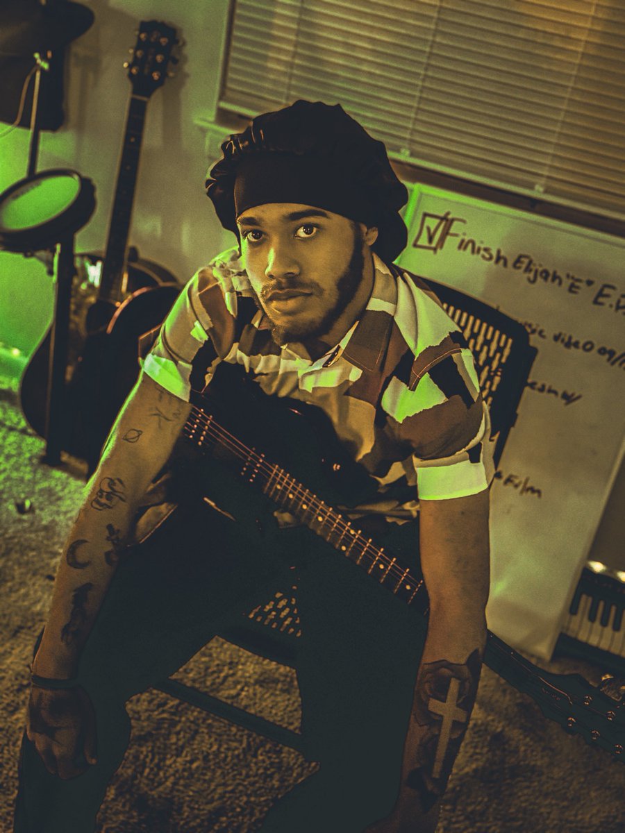 Gotta song dropping on the 19th. match on the 18th and haven’t played cod in a month. if niggas let me drop more than 50 imma sing to them