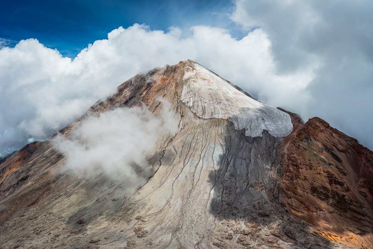 Así las cosas en el último glaciar mexicano: Glaciar de Jamapa, en el Pico de Orizaba.

#Jamapa #picodeorizaba #glaciaresmexicanos #SonyAlpha #SonyAlphaMexico