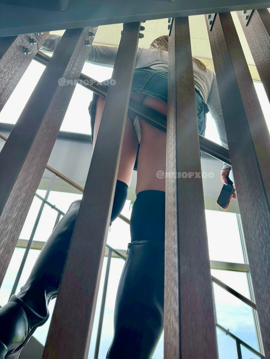 上見上げたらすぐ食いこみおパンツ見えちゃうの🥺

#裏アカ女子