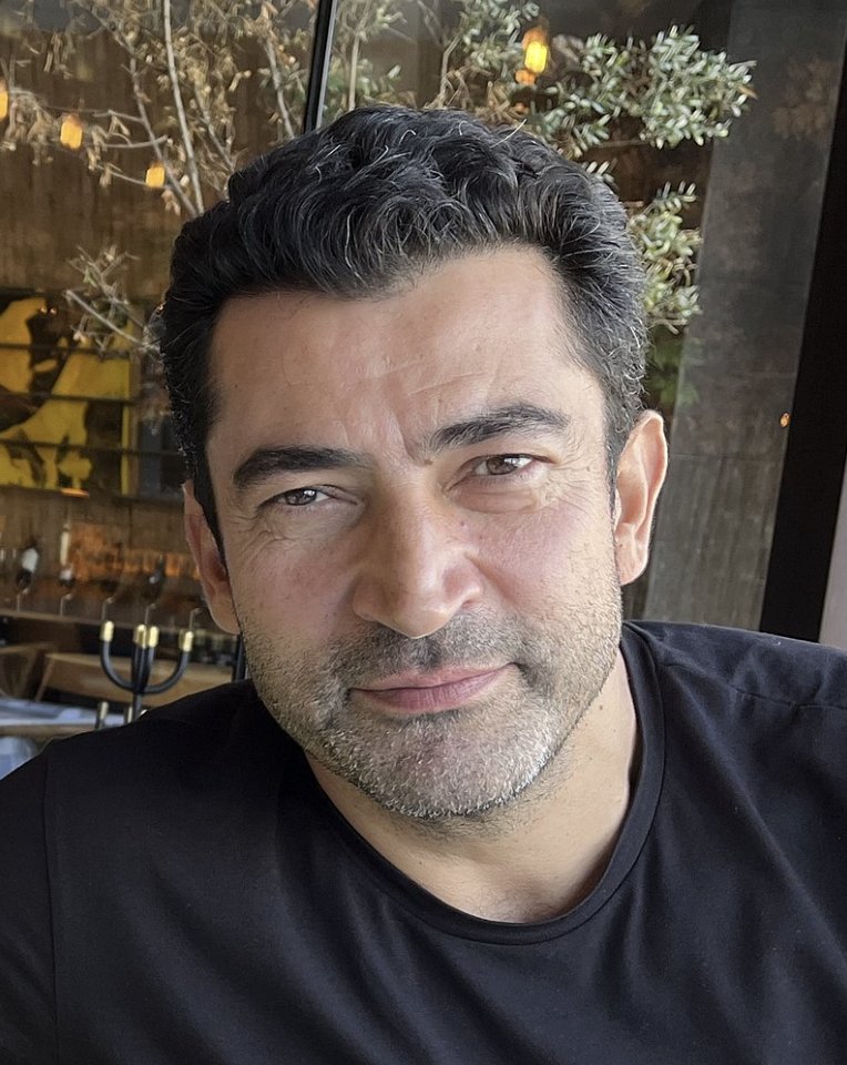 Kenan Imirzalioglu has new project! Aile Bir İmtihandır (also referred to as Abi) marks his return to television after a seven-year hiatus. The series is produced by OGM Pictures and will air on ATV. Filming is expected to begin in August.