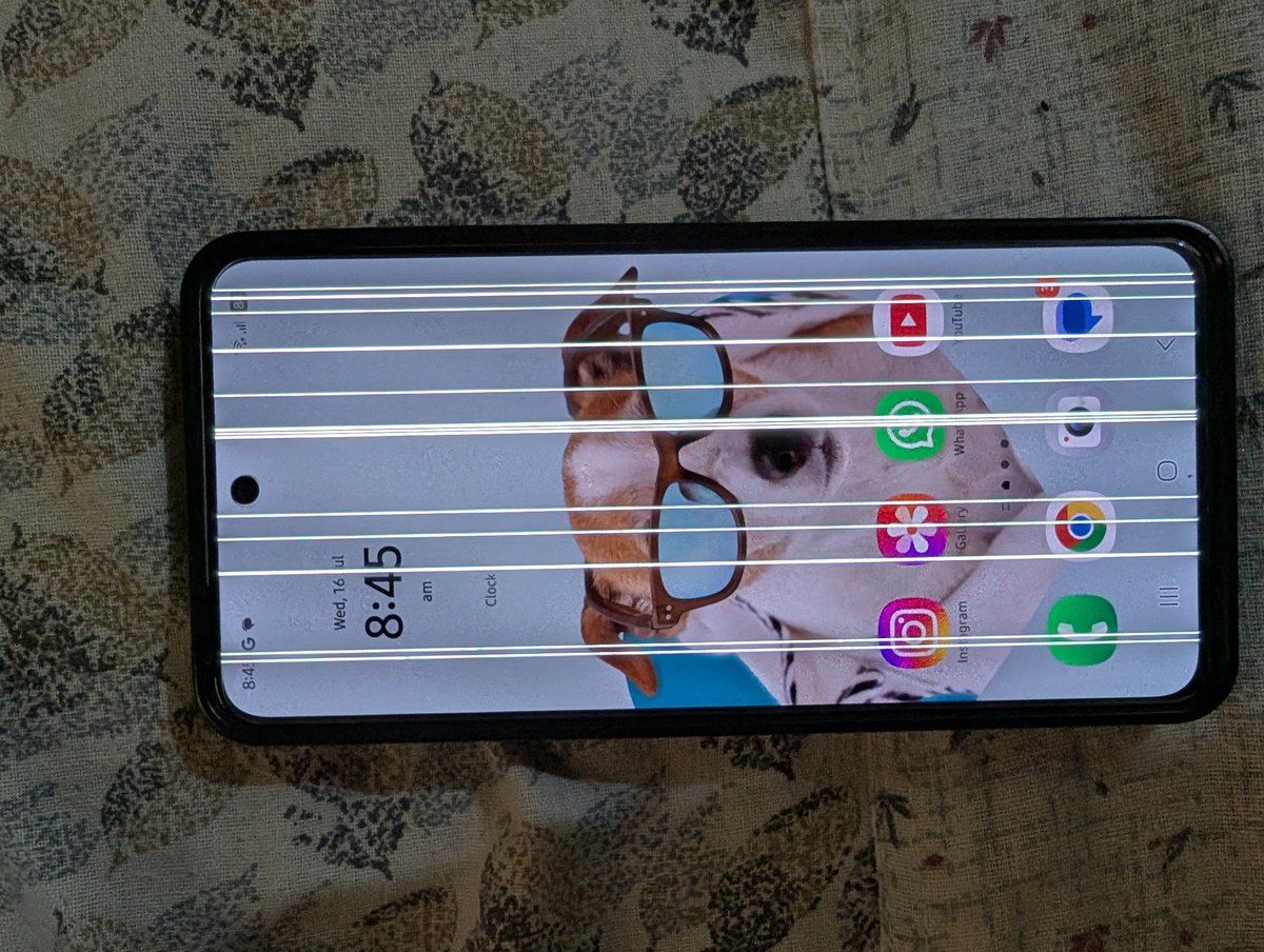 Deepakkumar3515's tweet image. &quot;After updating to One UI 7, my Samsung S 21 Fe started showing green lines on the display—and they’re increasing day by day. Why push an update that damages a perfectly working phone? @SamsungMobile @SamsungIndia Please clarify the screen replacement cost &amp;amp; solution.&quot;