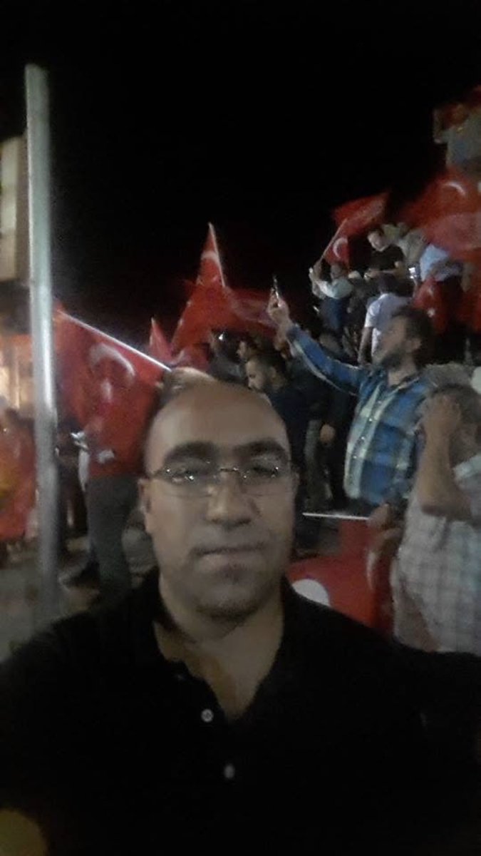 15 Temmuz, bir milletin vatanına, bayrağına ve özgürlüğüne sahip çıktığı gündür. Şehitlerimizin aziz hatırası önünde saygıyla eğiliyor, gazilerimize minnetimizi sunuyoruz. Demokrasi uğruna verilen bu kutlu mücadele, daima hafızalarımızda yaşayacak.
#15TemmuzDestanı