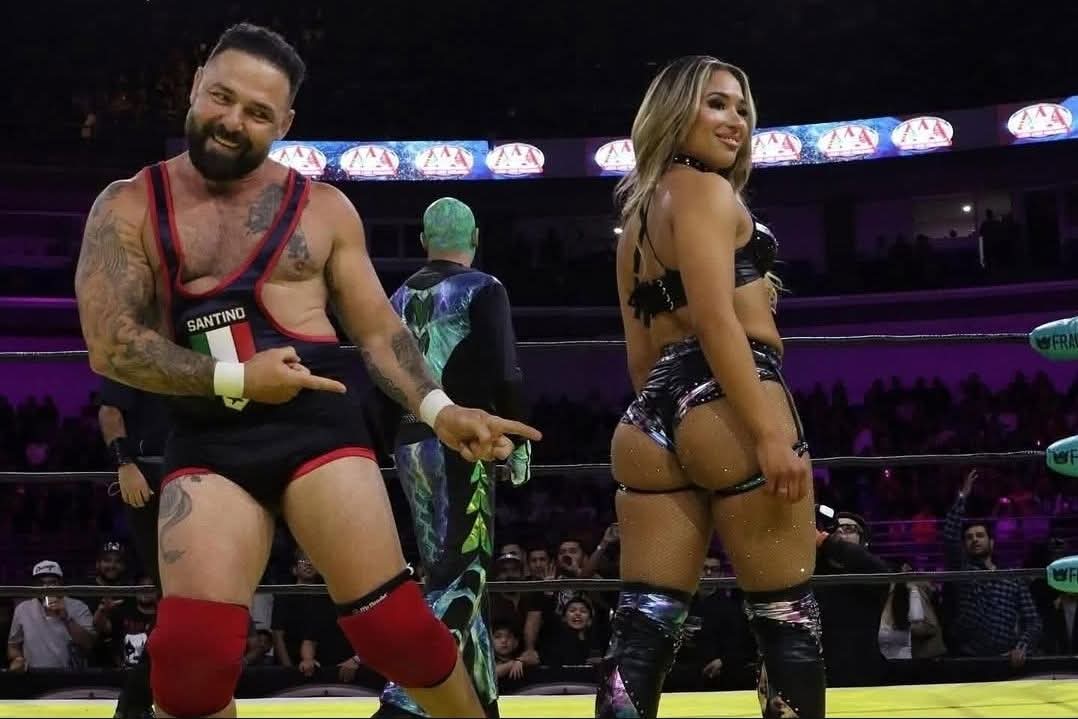 Gary_O's tweet image. .@milanmiracle I just need to know, did you trade out the Cobra for an anaconda? @lolavicewwe #littleinthemiddle #muchback