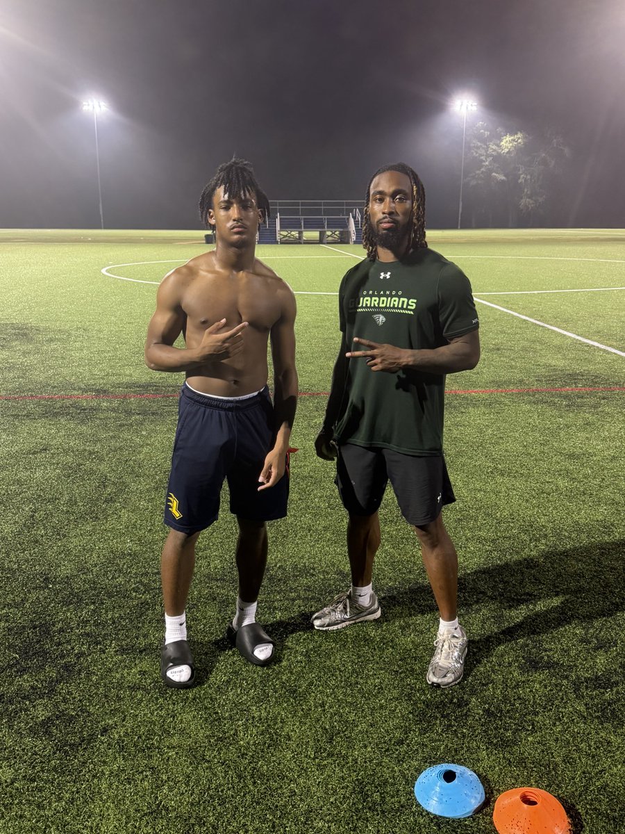 Kam_Davis27's tweet image. Late night session with @Deddrick_901. Junior season loading ⏳
