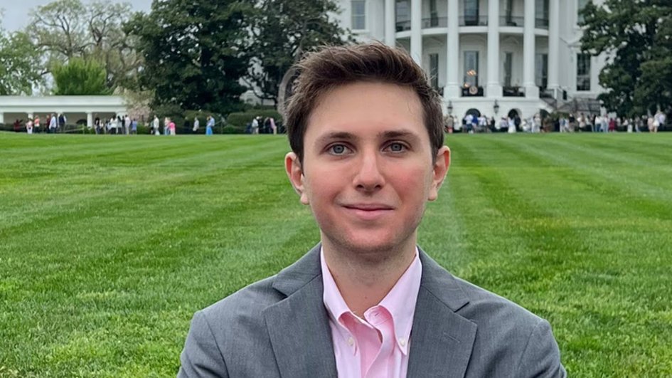 A tragic night in DC: Eric Tarpinian-Jachym, a 21-year-old intern, lost his life to gun violence near the White House while helping another. Stay safe. dailymail.co.uk/news/article-1…
