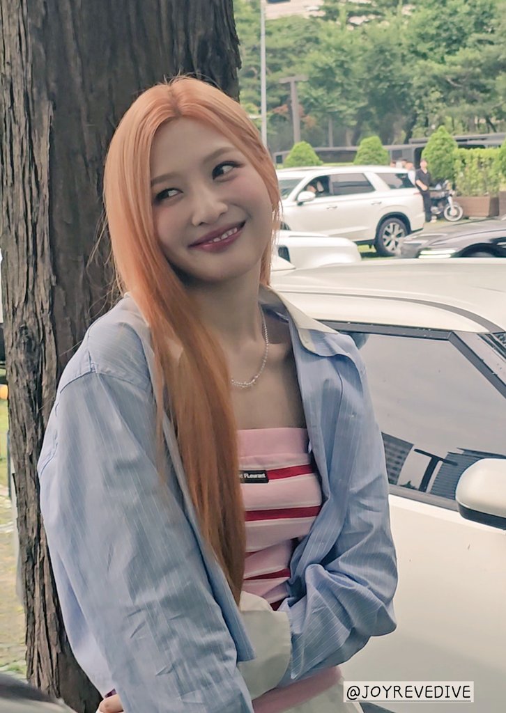 JOYREVEDIVE's tweet image. 250716 💚JOY💚
#RedVelvet  #레드벨벳  #조이 #JOY #동물농장