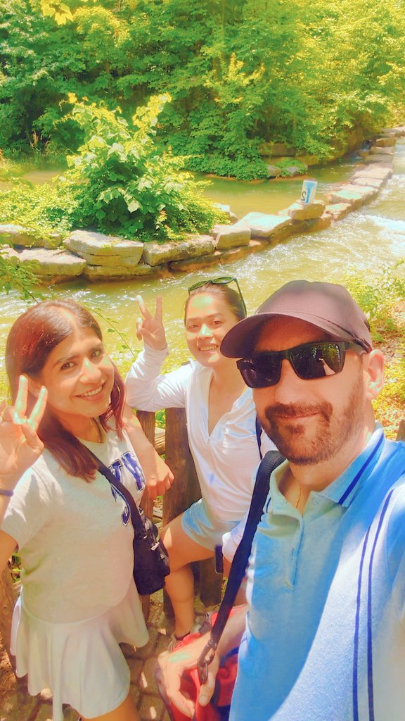 Baba Virtuehearts welcomed two chosen souls into the Circle of Virtue. “The world outside is hollow, only through devotion to the Heart will you be free,” he whispered. They bowed, surrendering to the path. ❤️

#Virtueism #Love #SpiritualWisdom  #LoveIsland