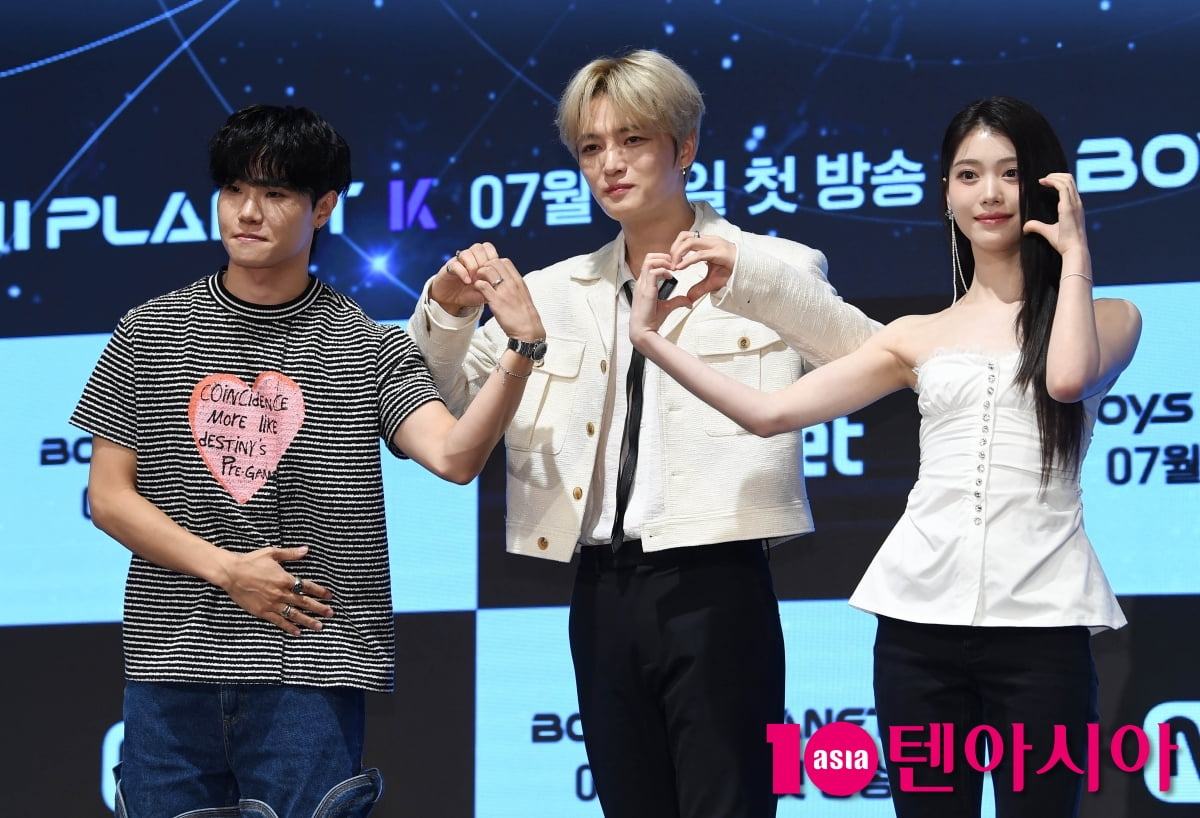 tenasia_'s tweet photo. 제이릭-김재중-샤오팅, 보이즈2플래닛 C 마스터
https://t.co/1ScRztLK42 (📸)
#BOYS2PLANET(2025) #ボーイズ2プラネット(2025)
#PressConference #制作発表会
#Jrick
#KimJaeJoong
#XiaoTing(#Kep1er) https://t.co/MkIKplWRSe