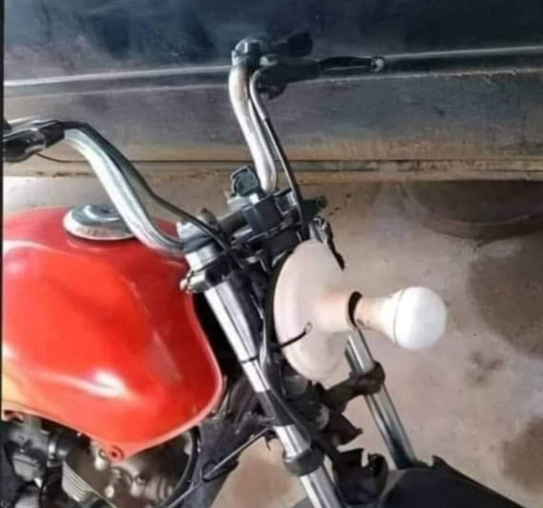 Customer : Bhai mere bike ki headlight kharab hogayi hai. Theek ho jaegi ?

RG : Bilkul 

Customer : hogaya kaam ?

RG : Done ✅