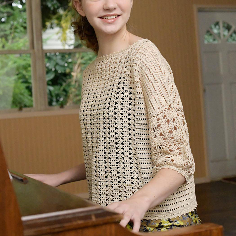 amimonome's tweet image. ベージュのプルオーバー
シンプルな模様と繊細な模様を組み合わせ、袖にはモチーフをあしらったプルオーバー。袖口をシェイプしてふっくらさせた袖と、さりげないピコット使いで、ちょっぴり甘さをプラスします。
掲載ページ:
recipe.amimono.me/products/d1173…
デザイン :岡 まり子
材料:オリムパス…