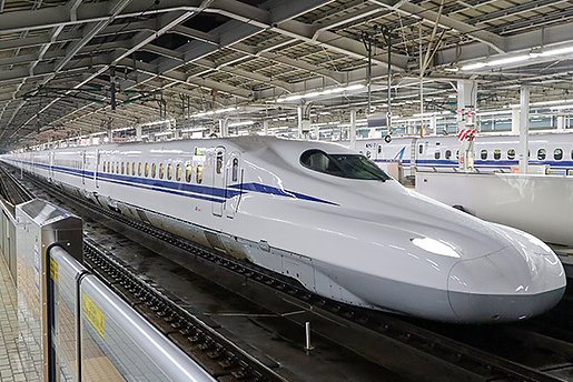 NsssHamada's tweet photo. 今日のために、みんな必死でスケジュールを調整してくれた。九州からわざわざ飛行機で来てくれた子も。
みんなに感謝。
でも、もうすぐお別れか・・・
ホームにはみんなの笑顔。
楽しかった一日。 https://t.co/rjJB3pvdYU