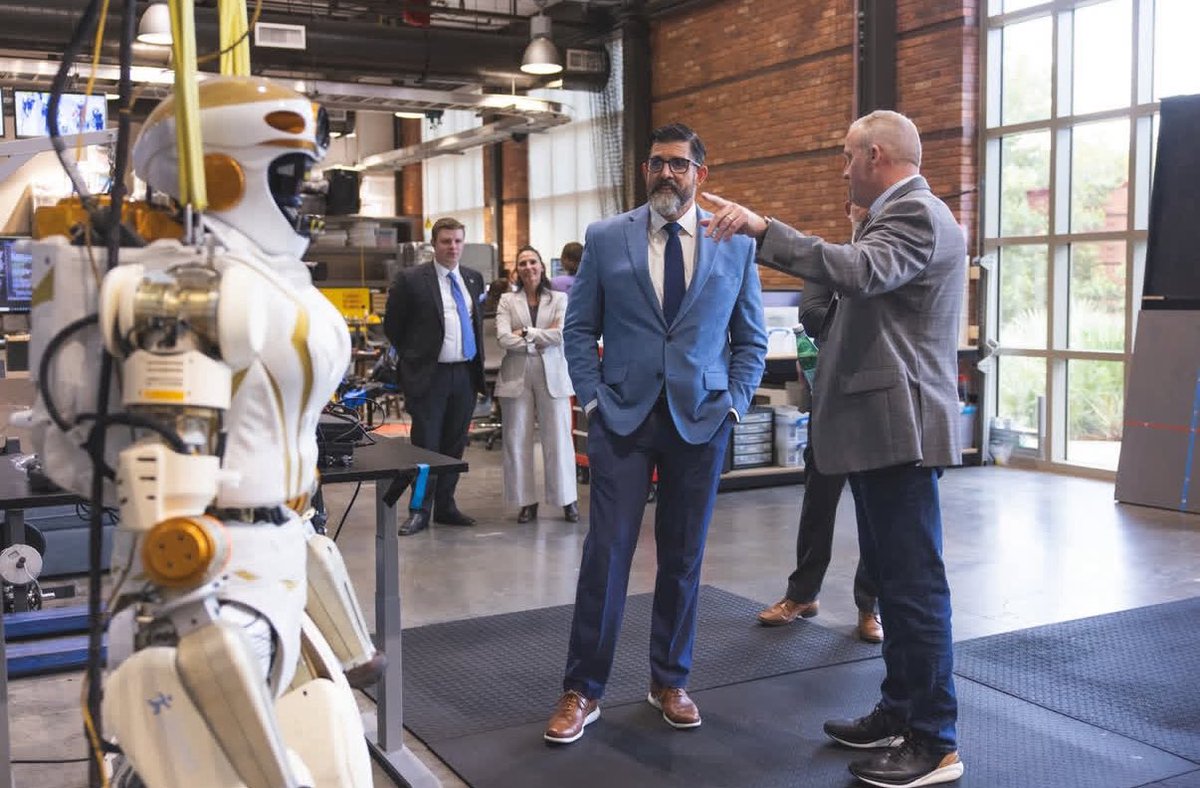 PresMannyDiazJr's tweet image. had a great afternoon touring @TheIHMC Grateful to Dr. Morley Stone for the opportunity to see where world-class research is shaping the future of robotics, Al and human performance.