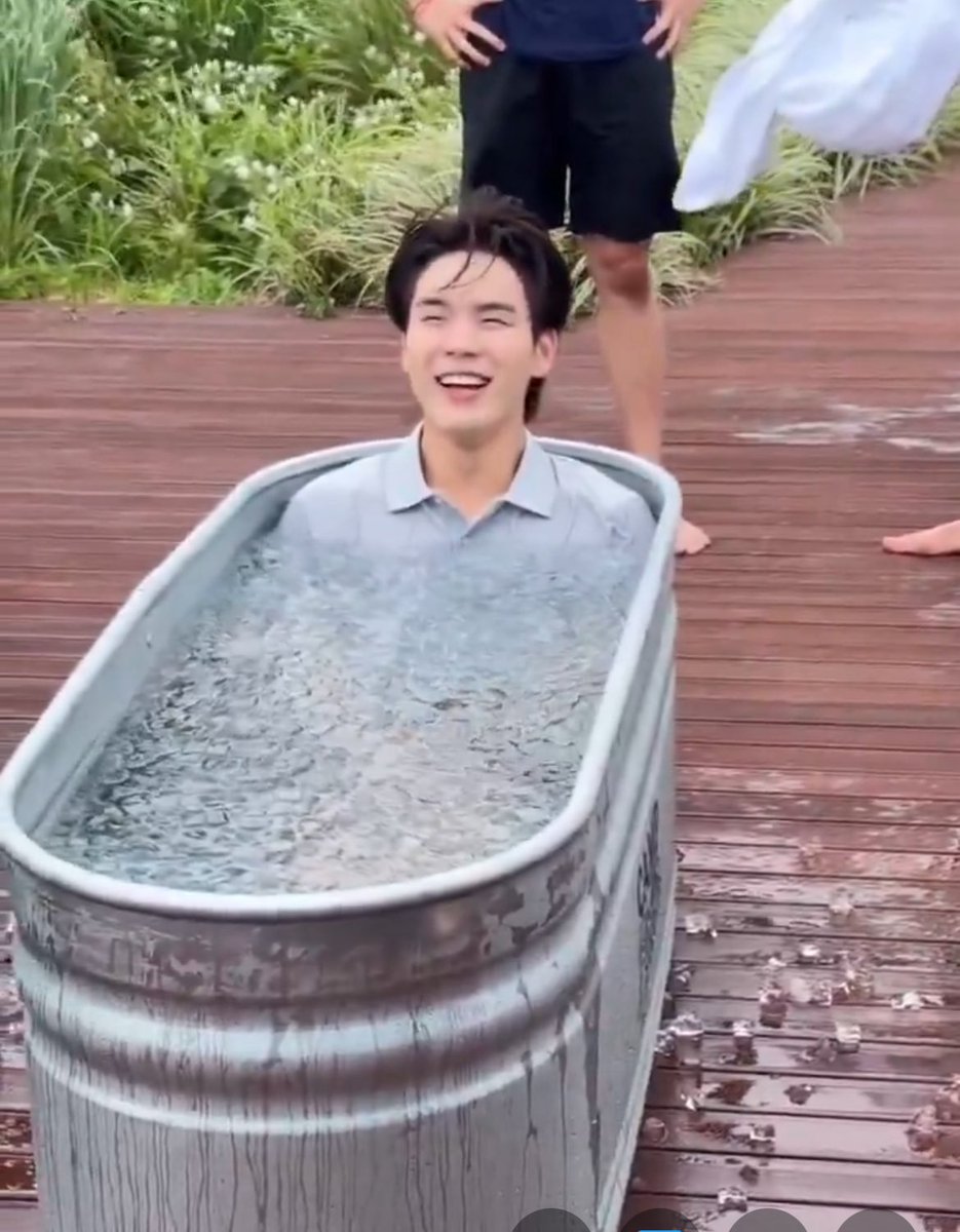 JSethameteekul's tweet photo. อ๊ากกกเรียล

ฟินๆ เย็น(ไป)สบายๆ กับ Ice Bath 🧊🛁

Mission Two of Day Three completed!!!

เพื่อนๆ พี่ ๆ ส่งเสียงเชียร์ตะนู๋สุดใจ

รอ Mission Three พี่กฤต PK9 สไตรค์ลูกบอล ⚽️

🐼 JEJU POLO CAMP X PING D3

#RalphLaurenFragrances
#CampPolo
#PingKrittanun #ปิงกฤตนัน #TaLingPing https://t.co/b0AAPHxas5