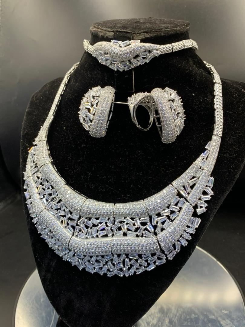 It's a beautiful new day to patronise a small brand 

SWAROVSKI JEWELRY SET 🔥🔥✨
🏷️ 55,000
BOXED 🎁

<a href="/john322226/">lobistars</a> 
<a href="/omoktp/">Maximus Decimus God's son(Peter Obi adopted son)</a> 
<a href="/_DammyB_/">Dammy B 🎥</a>