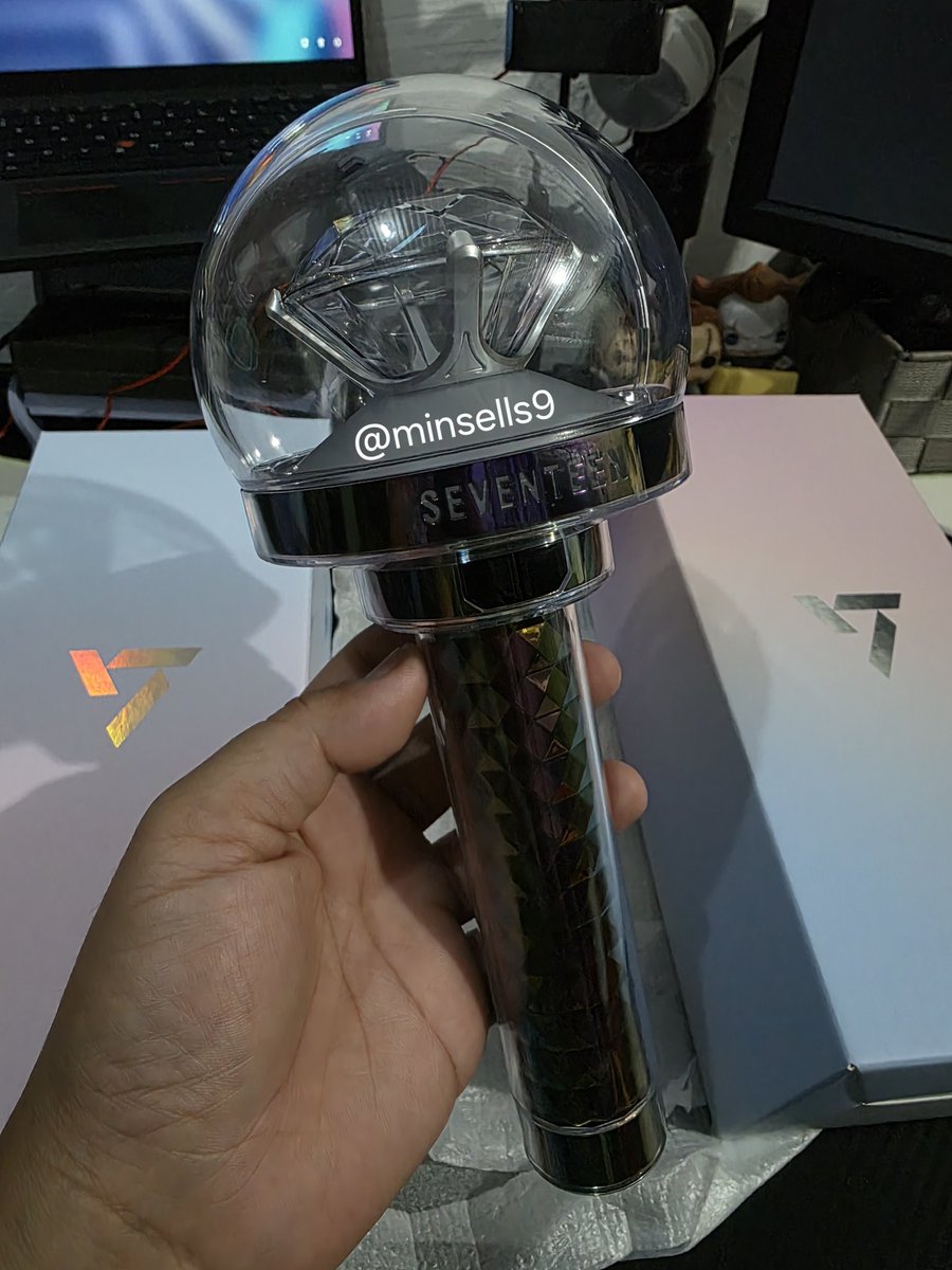 MinSells9's tweet photo. wts lfb ph only 

Seventeen ligh stick (carat bong) 

.version 3 unsealed (no lace)
Used only during 17RH bulacan.

.ver3 10th anniversary (sealed)

Price: 4,600 both with carat zone minghao and scoups + lsf 

.seventeen caratbong 10th anniversary version 3 carat zone https://t.co/Ft9aaHBim2