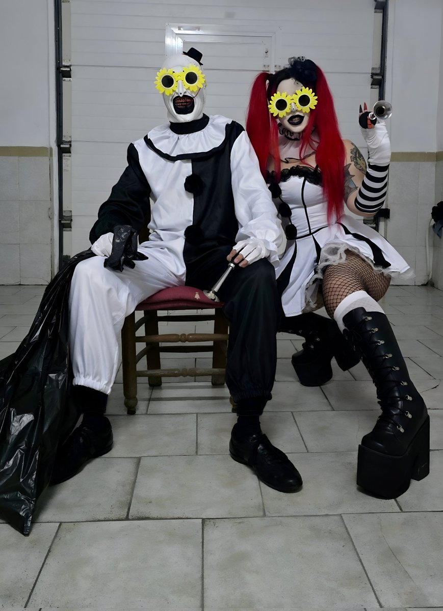 deathndhorror's tweet image. Is it Halloween yet?
