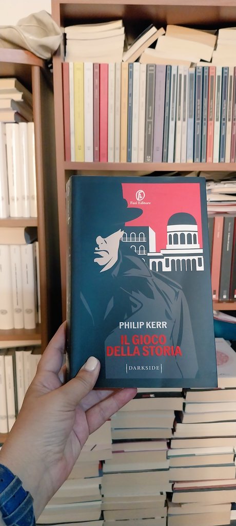Giuliana (@casulagiuliana) on Twitter photo L'ho iniziato.
#IlGiocoDellaStoria
#PhilipKerr
Bernie Gunther è tornato.
Romanzo inedito in Italia.
Una partita al tavolo della storia, dove in palio è la sua stessa vita.
Non sempre bisogna dire la verità, anzi quasi mai.
Grazie <a href="/FaziEditore/">Fazi Editore</a>
<a href="/LuciaLibri/">LuciaLibri</a> <a href="/recerusse/">Recensioni Russe</a> <a href="/Nerys__/">Elisa_Rubertelli 📚</a> L'ho iniziato.
#IlGiocoDellaStoria
#PhilipKerr
Bernie Gunther è tornato.
Romanzo inedito in Italia.
Una partita al tavolo della storia, dove in palio è la sua stessa vita.
Non sempre bisogna dire la verità, anzi quasi mai.
Grazie <a href="/FaziEditore/">Fazi Editore</a>
<a href="/LuciaLibri/">LuciaLibri</a> <a href="/recerusse/">Recensioni Russe</a> <a href="/Nerys__/">Elisa_Rubertelli 📚</a>