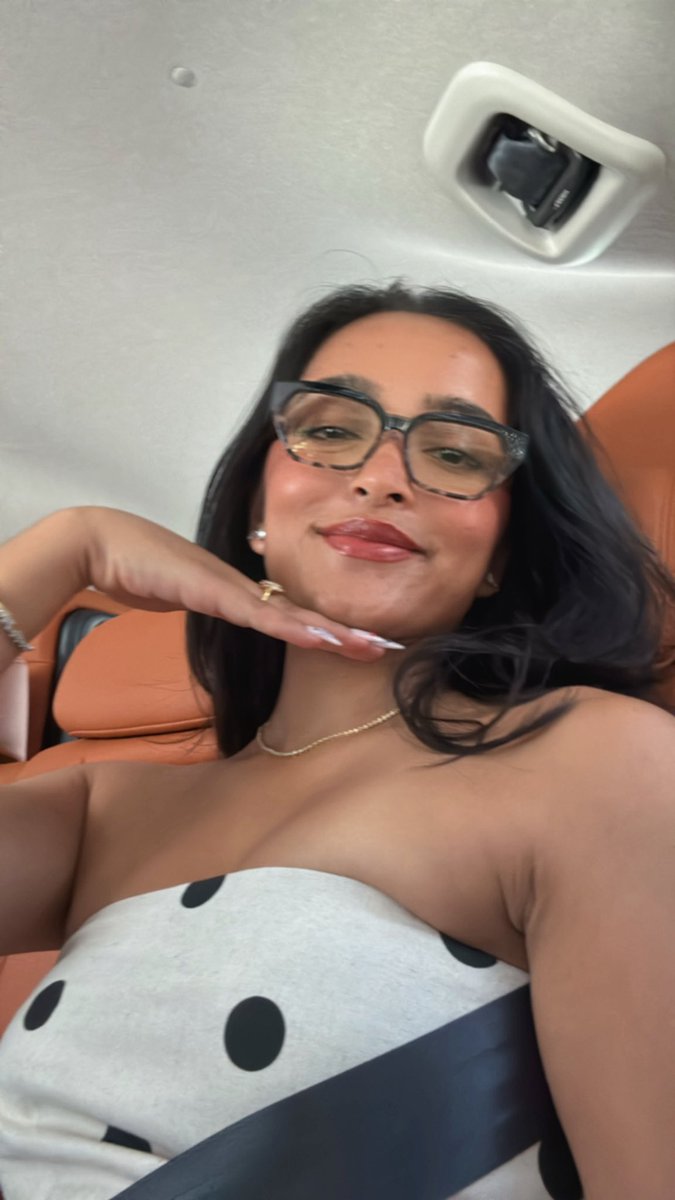 eleesatt's tweet image. Miserably Jet lagged but had to pull up to @SuperteamSG office for S4 meeting. It’s going live this Friday and I am so excited.
Hopefully I get enough rest by then because I will be practically bouncing off the wall with excitement and anxiety 😭