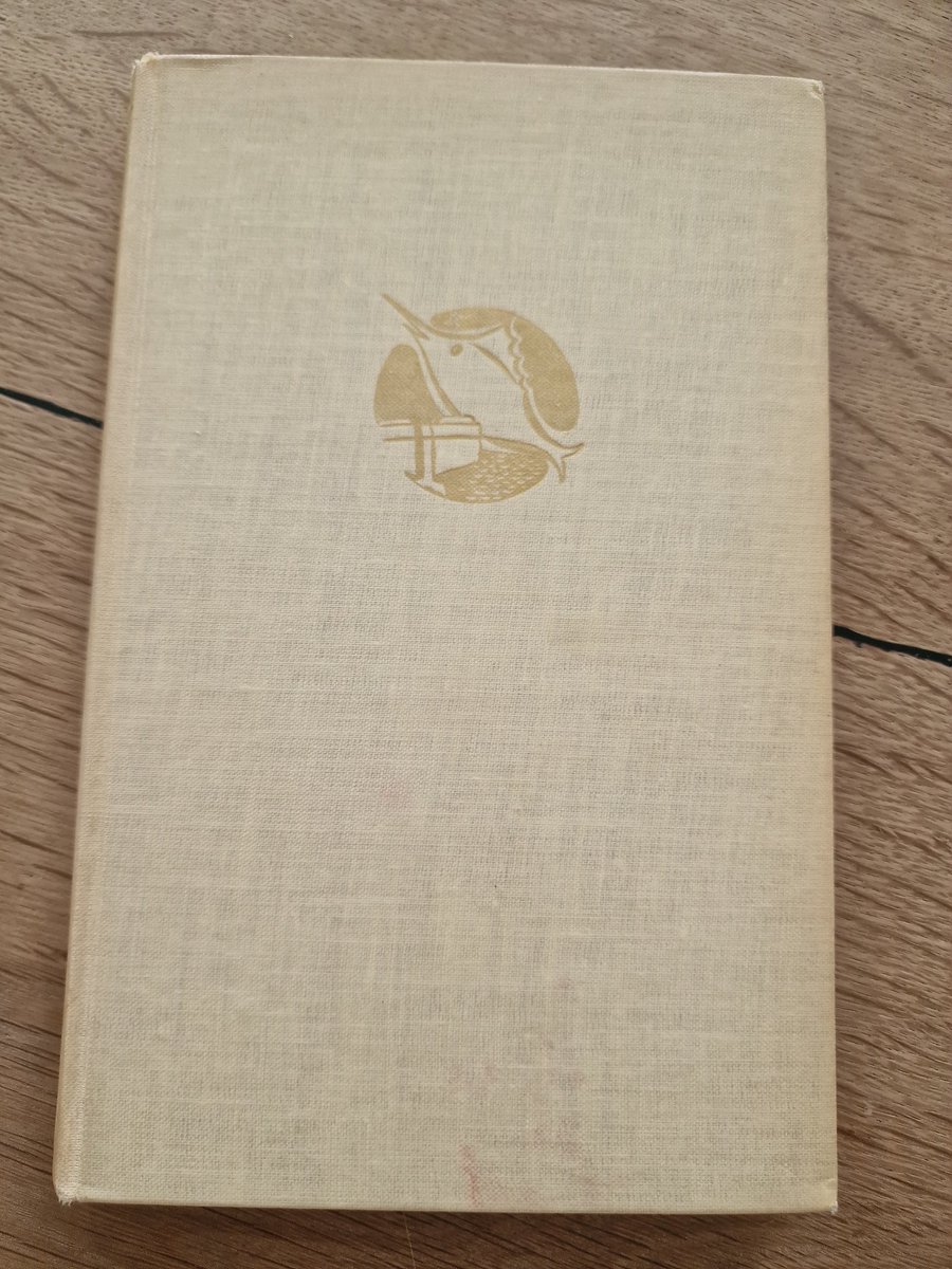 De oude man en de zee - Ernest Hemingway
"Boven aan de weg, in zijn hut, was de oude man weer ingeslapen. Hij lag nog altijd te slapen met zijn gezicht in het kussen en de jongen zat naast hem. De oude man droomde van de leeuwen." #boekperweek 42/52