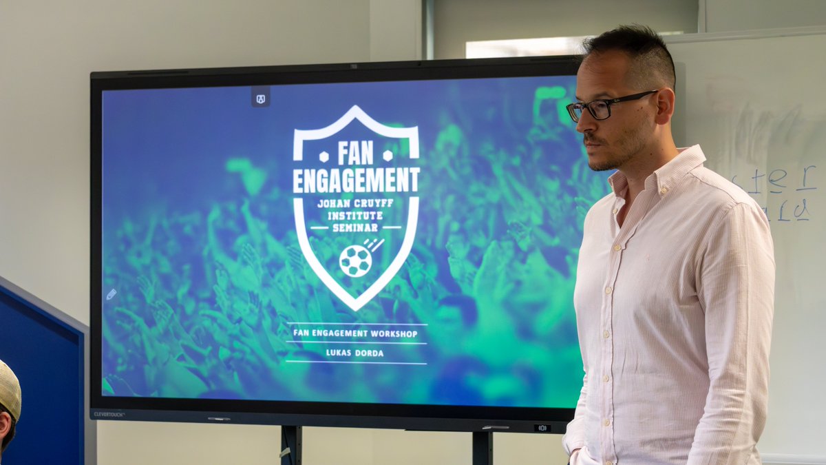 CruyffInstitute's tweet image. Time to put knowledge into practice!
In our classrooms in #Barcelona, students from @PutneyST are taking on a new challenge: applying the insights from Lukas Dorda’s Masterclass on Sport Marketing Fundamentals during a focused seminar on #FanEngagement.
#EducatingLeaders