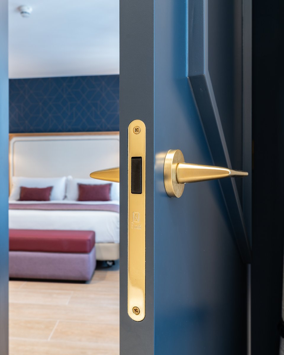 Ever thought about the silent details that make a hotel experience truly exceptional?
It’s often the elements you don’t immediately notice. At the new Catalonia Puerta del Mar in Málaga, we had the opportunity to help shape that experience. Get to know it: shorturl.at/UmDeq